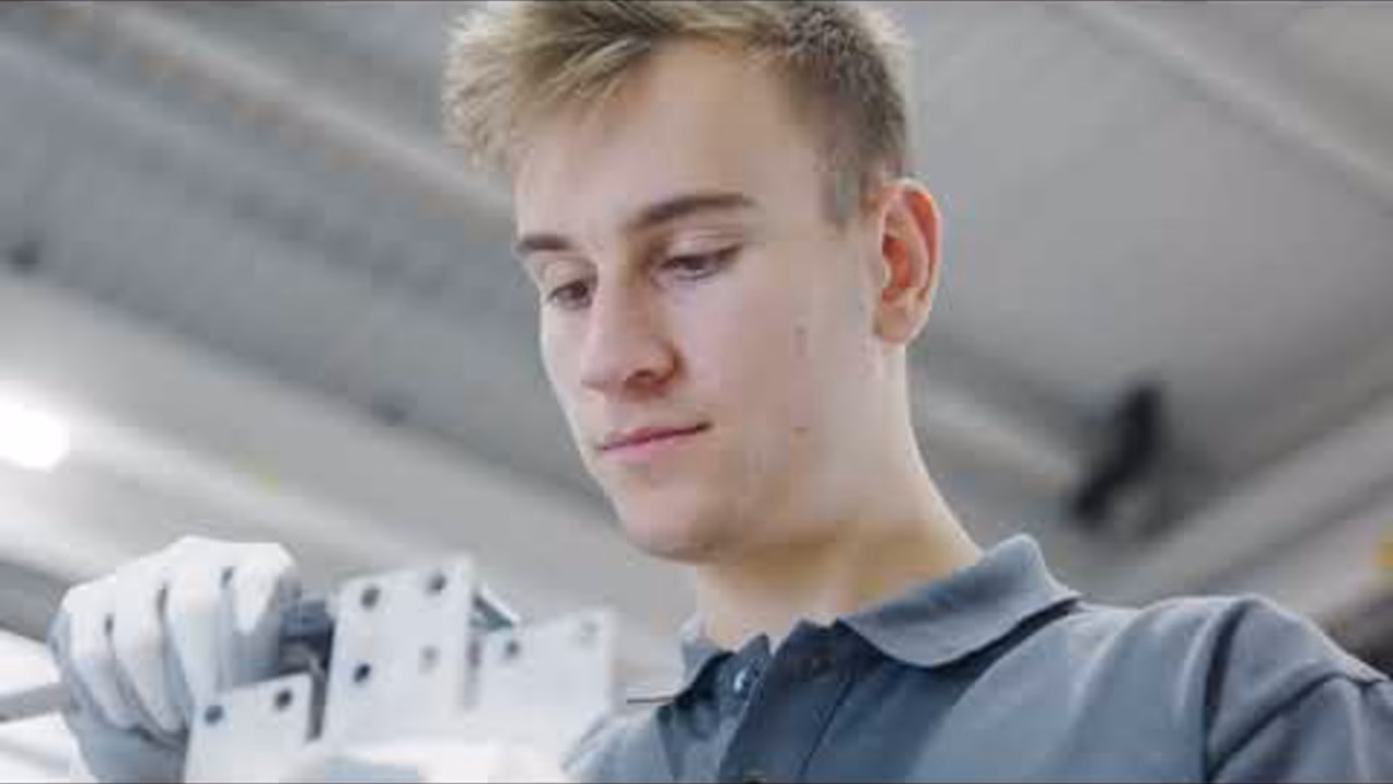 Werkzeugmaschinen-Hersteller — Berufsbild Industriemechaniker